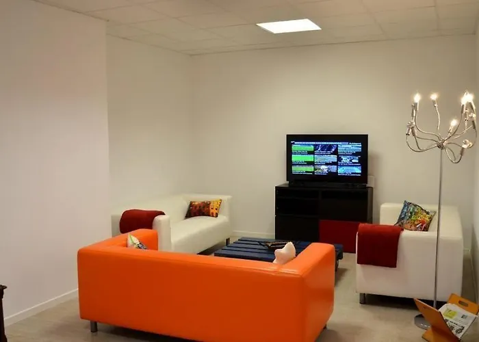 阿勒格洛旅馆 *