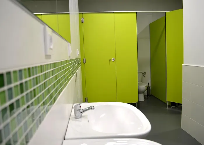 阿勒格洛旅馆 *